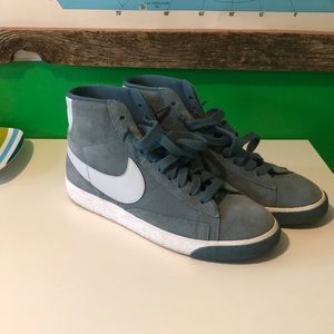 Nike women’s Blazer mid suede, size 7